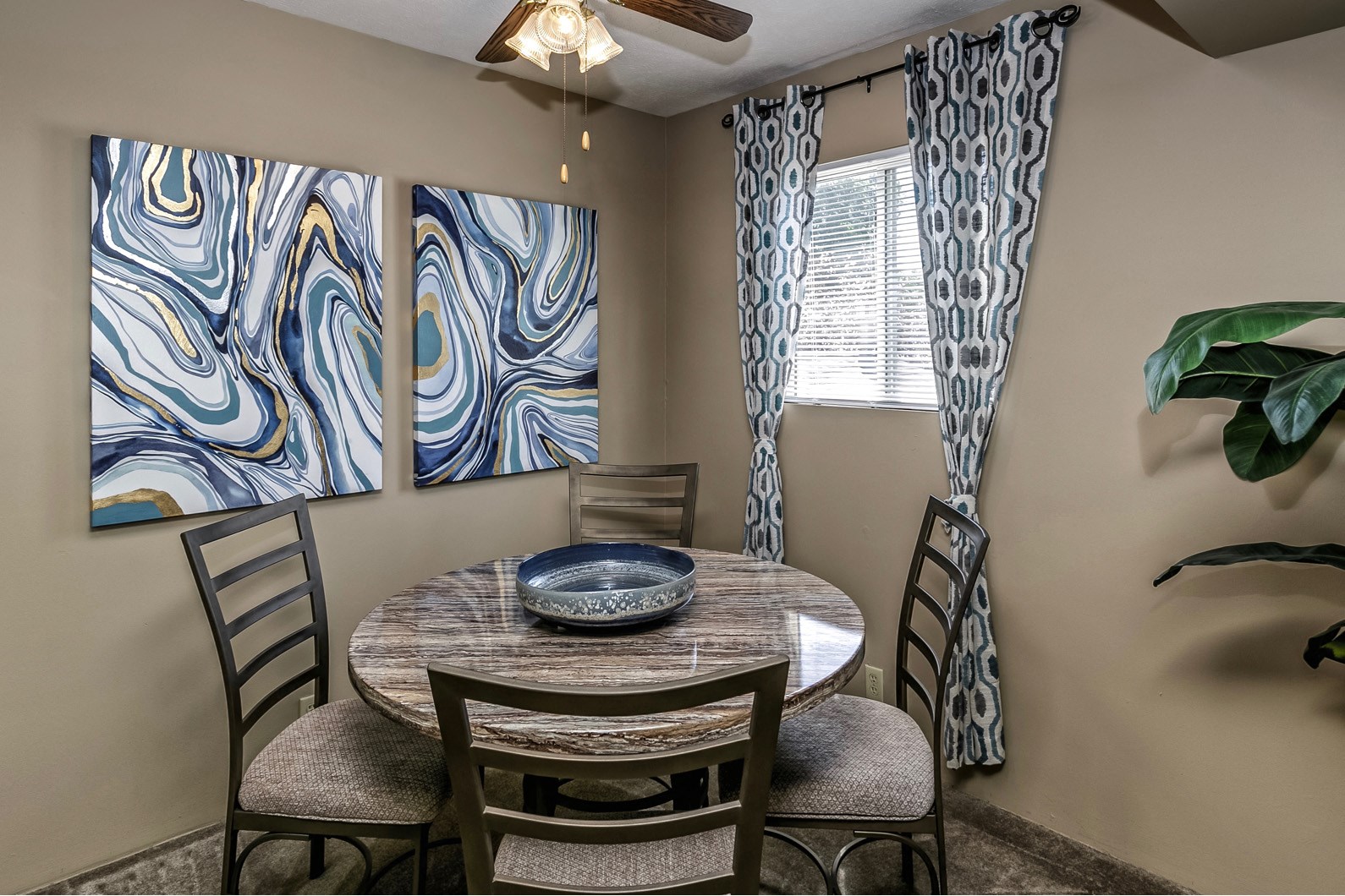 Eat-in dining room at Fox Valley Apartments in Omaha, NE